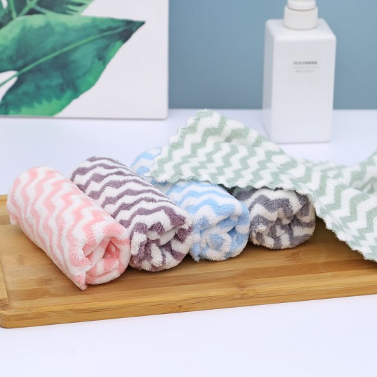 Coral fleece hand towels, absorbent and soft, custom-made by the manufacturer. Cationic square towels, easy to wash, promotional gifts. Coral fleece hand towels, absorbent and soft, custom-made by the manufacturer. Cationic square towels, easy to wash, promotional gifts.