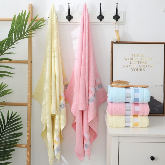 Towel manufacturer supplies thickened cotton ribbon checkered bath towels with embroidered logos, new cotton towels for wholesale Towel manufacturer supplies thickened cotton ribbon checkered bath towels with embroidered logos, new cotton towels for wholesale