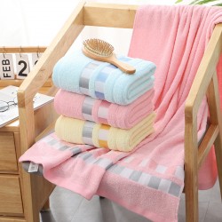 Towel manufacturer supplies thickened cotton ribbon checkered bath towels with embroidered logos, new cotton towels for wholesale