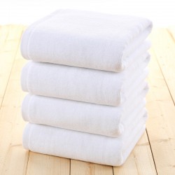 500g white bath towel manufacturer, extra-large and thickened bath towels for hotels and fire therapy towels, wholesale.
