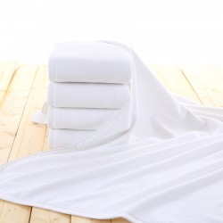 500g white bath towel manufacturer, extra-large and thickened bath towels for hotels and fire therapy towels, wholesale.