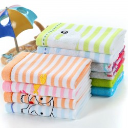 Manufacturer wholesale square handkerchiefs with cartoon-printed gauze edging for baby, children, and kindergarten.